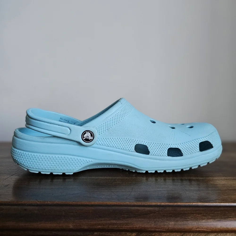 💎 Crocs Classic Clog Light Blue Men’s Size 11 Comfort Slip-On Sandals